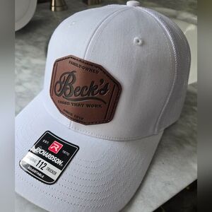 3/$15 🎁 White Richardson Trucker Hat with Beck's Logo